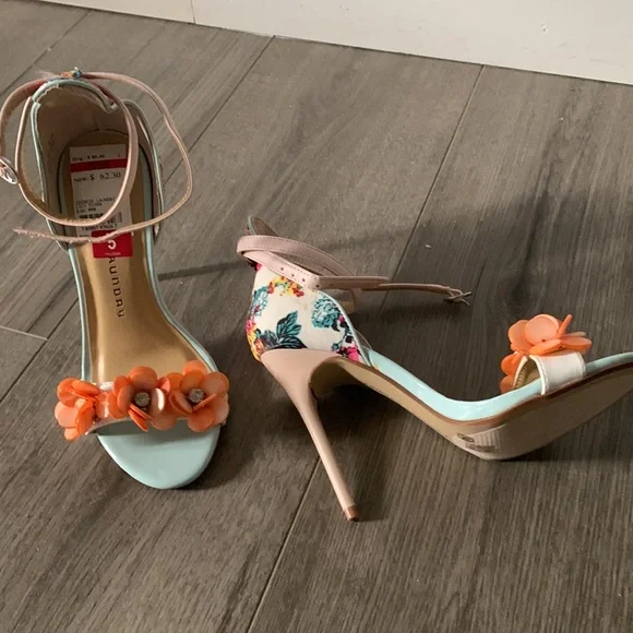 Chinese laundry sandal - Picture 2 of 4